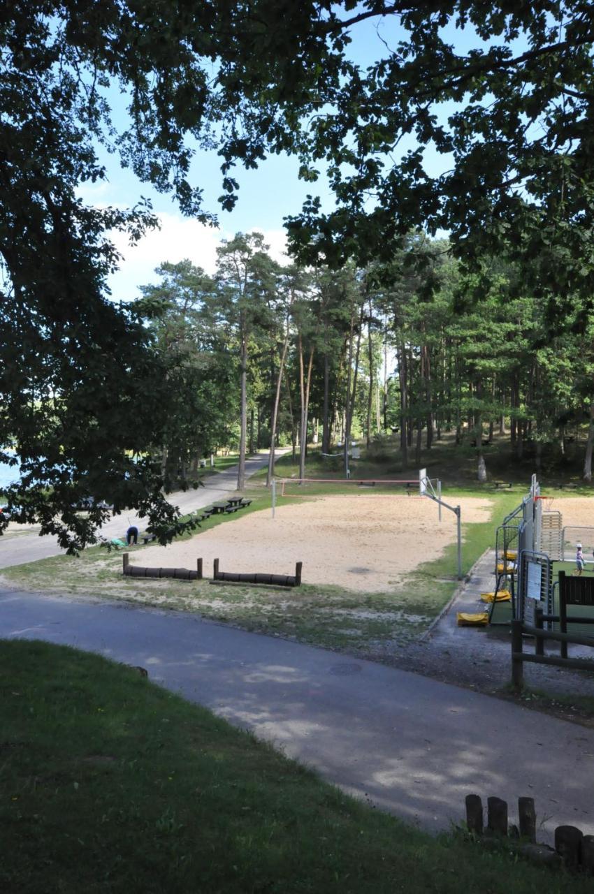 Pokoje Hotelowe Nad Jeziorem Jelen Bytów Esterno foto