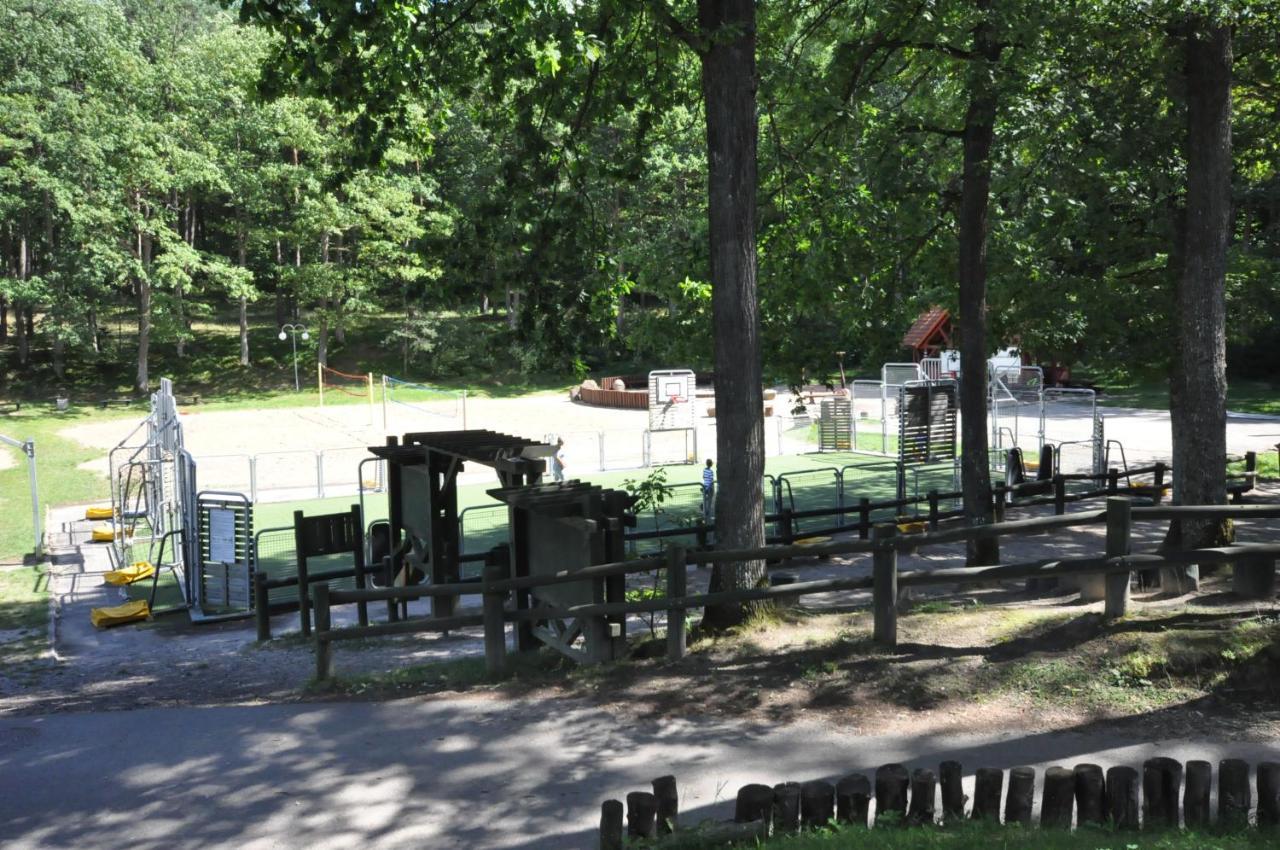 Pokoje Hotelowe Nad Jeziorem Jelen Bytów Esterno foto