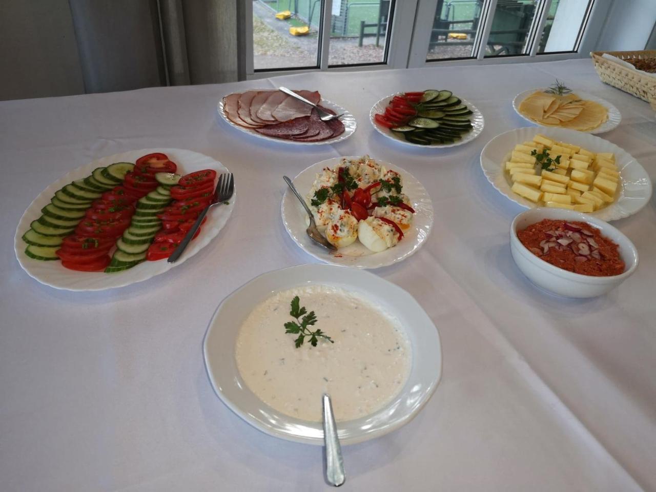 Pokoje Hotelowe Nad Jeziorem Jelen Bytów Esterno foto