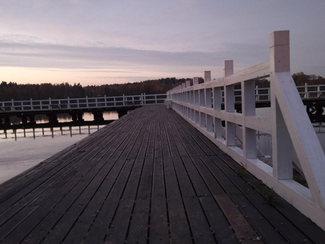 Pokoje Hotelowe Nad Jeziorem Jelen Bytów Esterno foto