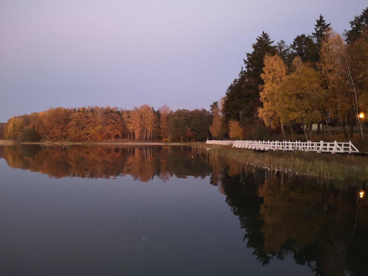 Pokoje Hotelowe Nad Jeziorem Jelen Bytów Esterno foto